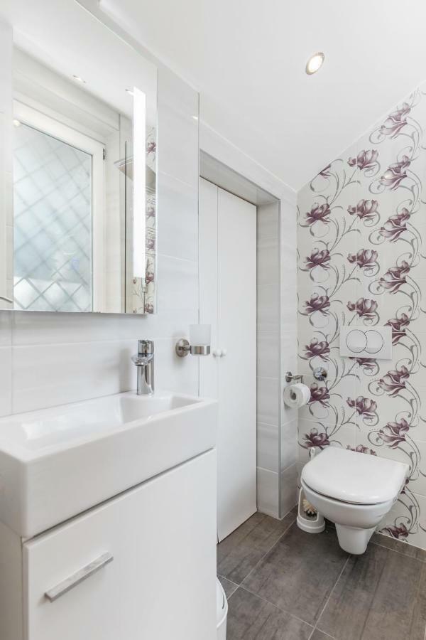 רייקה Apartman Villa Carolina מראה חיצוני תמונה