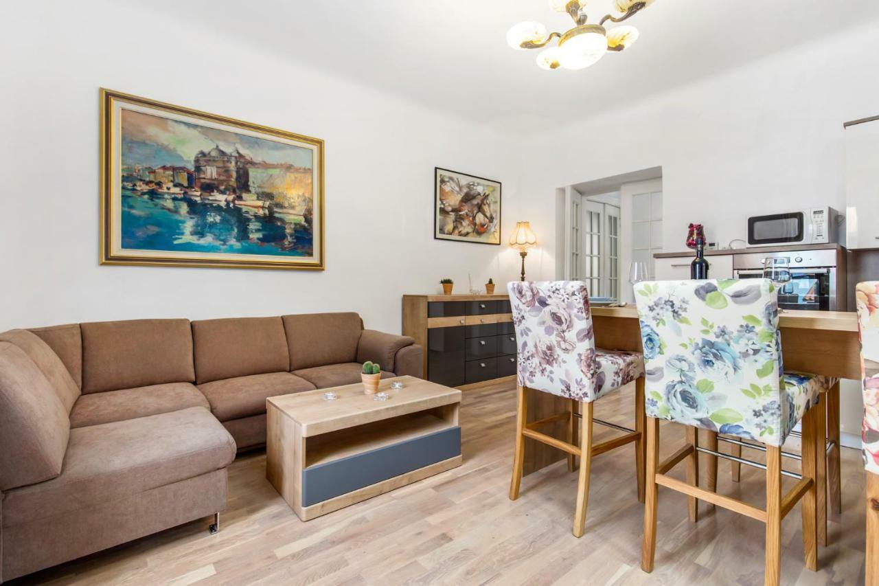 רייקה Apartman Villa Carolina מראה חיצוני תמונה