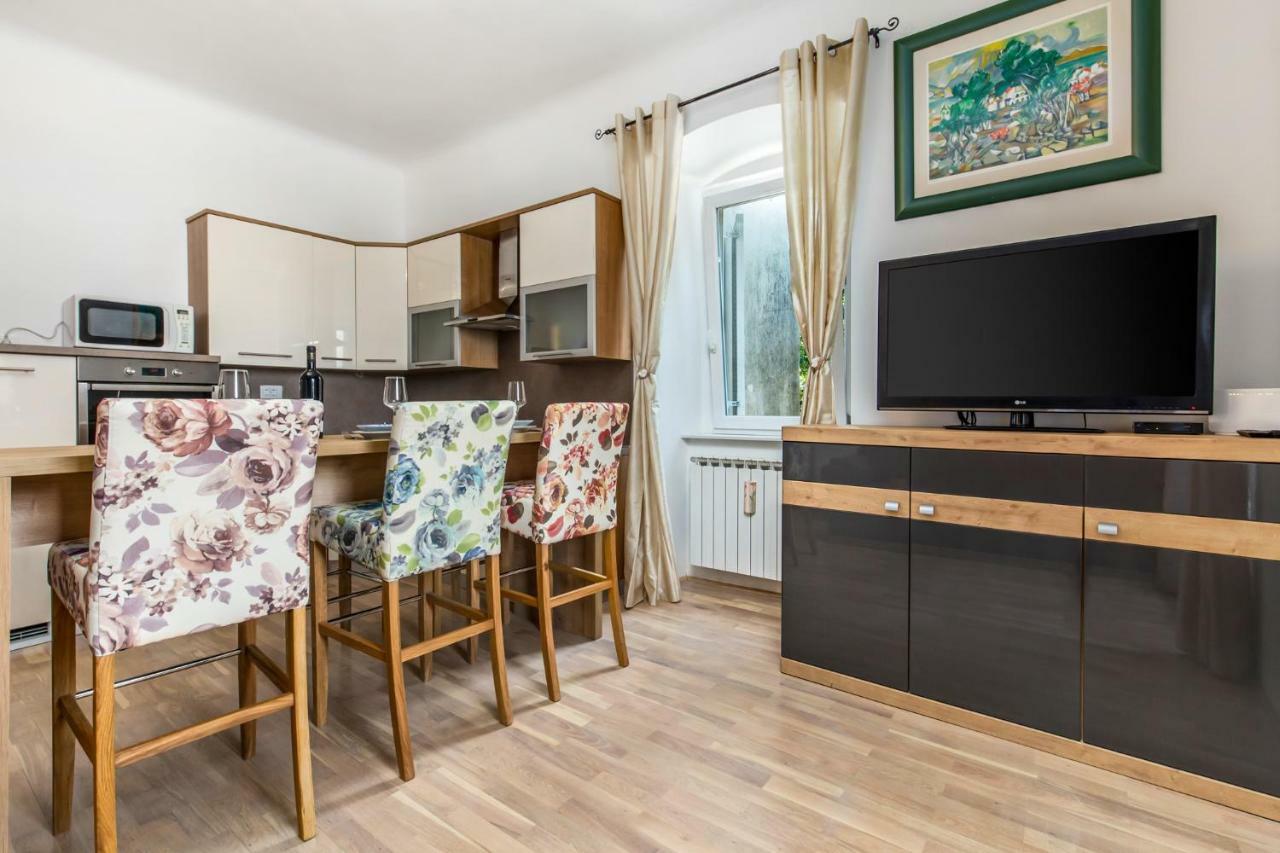 רייקה Apartman Villa Carolina מראה חיצוני תמונה
